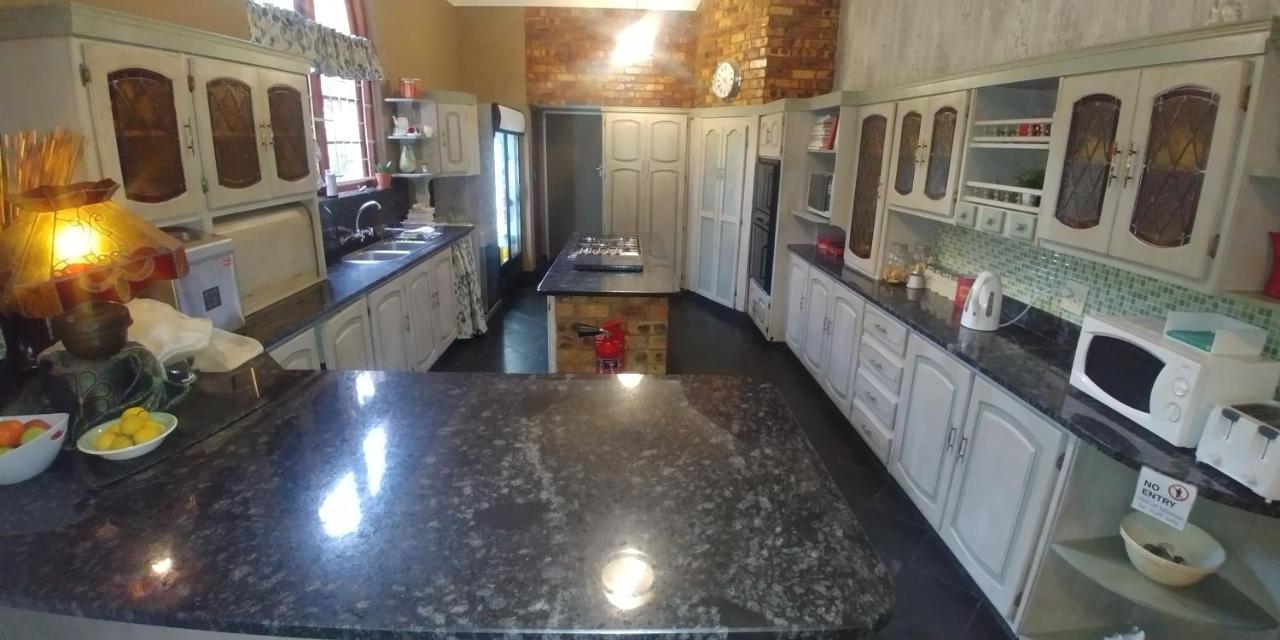 Grace Place Bnb Pretoria Panzió Kültér fotó