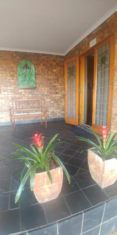Grace Place Bnb Pretoria Panzió Kültér fotó