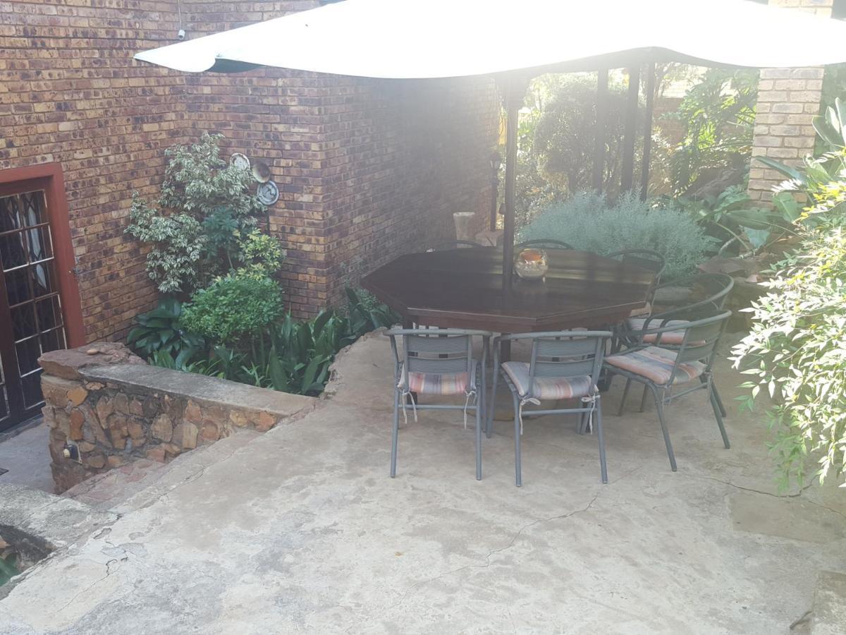 Grace Place Bnb Pretoria Panzió Kültér fotó