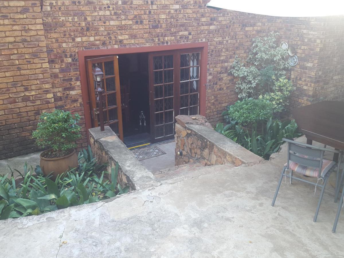 Grace Place Bnb Pretoria Panzió Kültér fotó