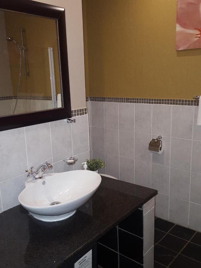 Grace Place Bnb Pretoria Panzió Kültér fotó