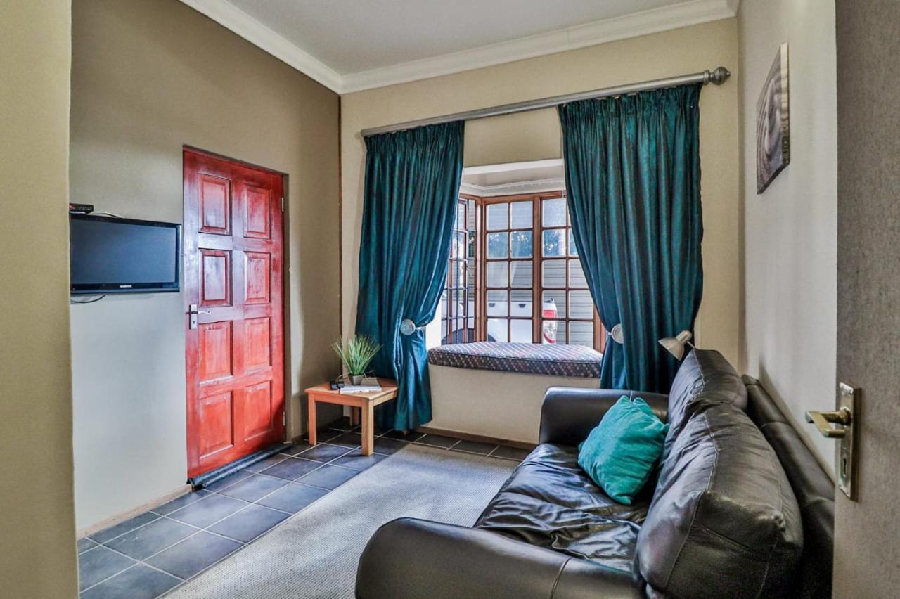 Grace Place Bnb Pretoria Panzió Kültér fotó